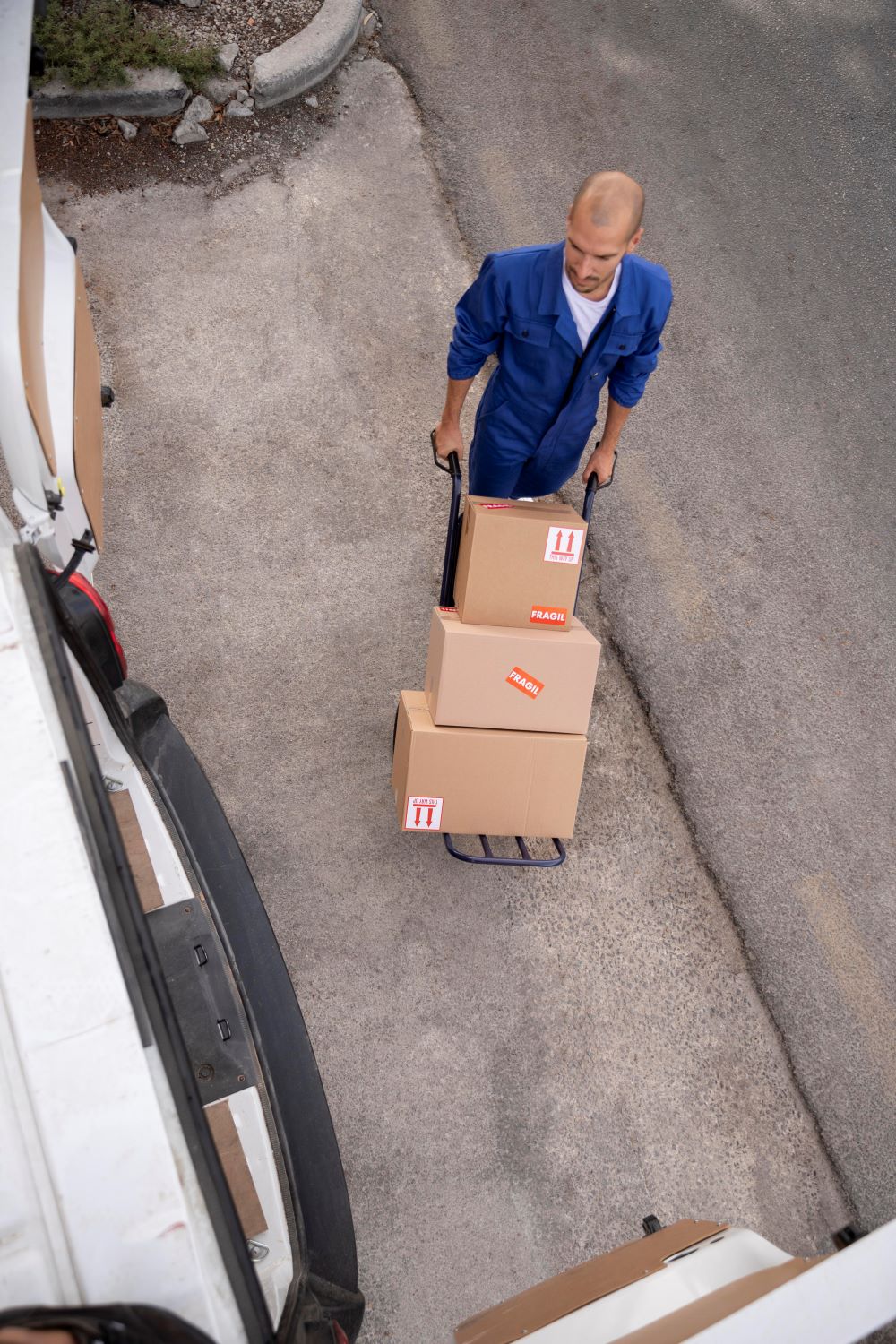 Centro de distribución con cajas y despachos